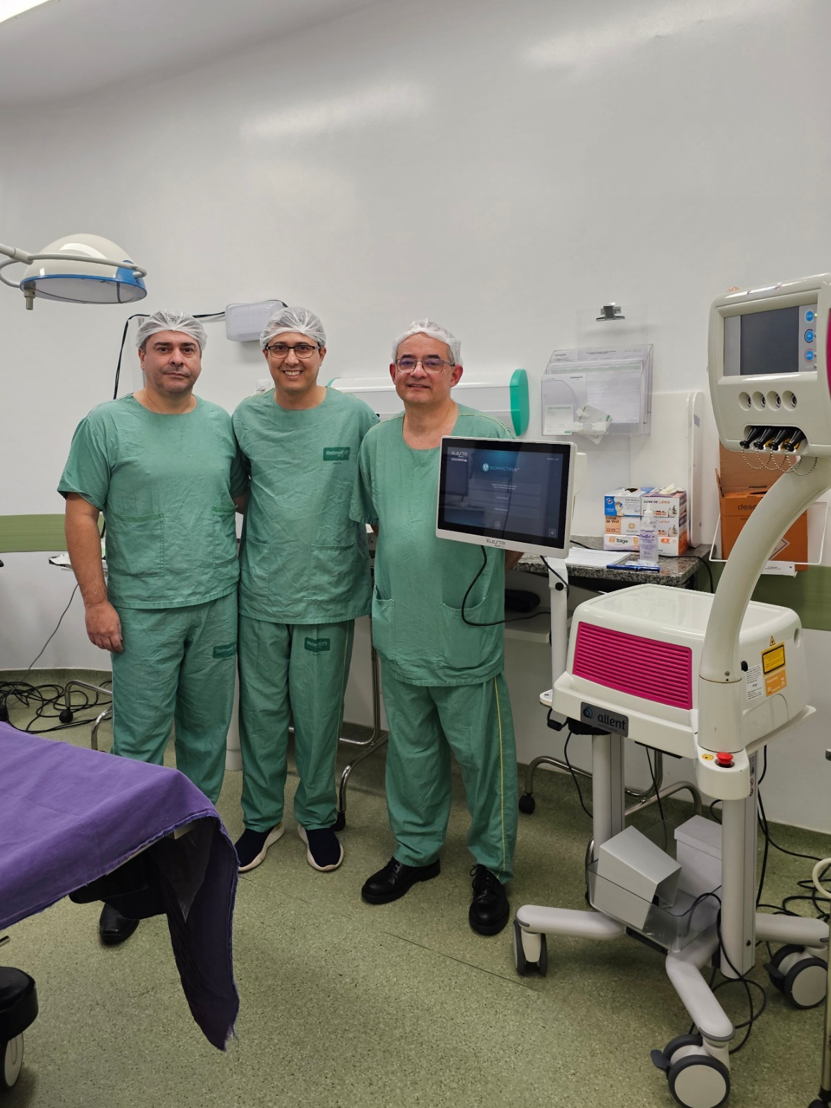 Na foto, os médicos Márcio Salles, Filemon Silva Casafus e José Pontes