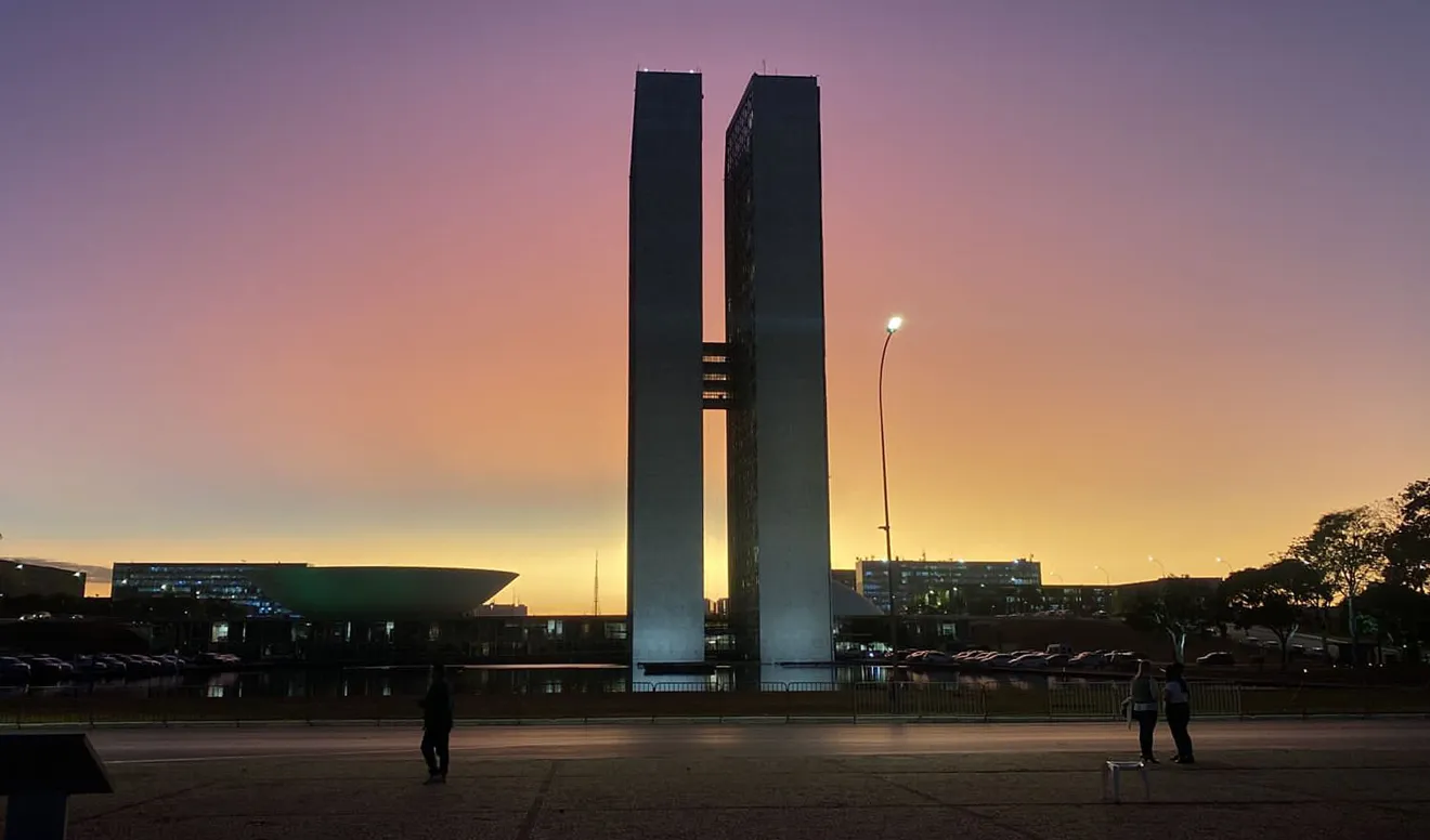 por_do_sol_na_praca_dos_tres_poderes20220608_0731